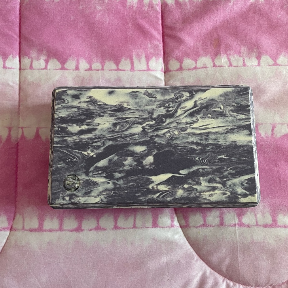 Lululemon yoga block